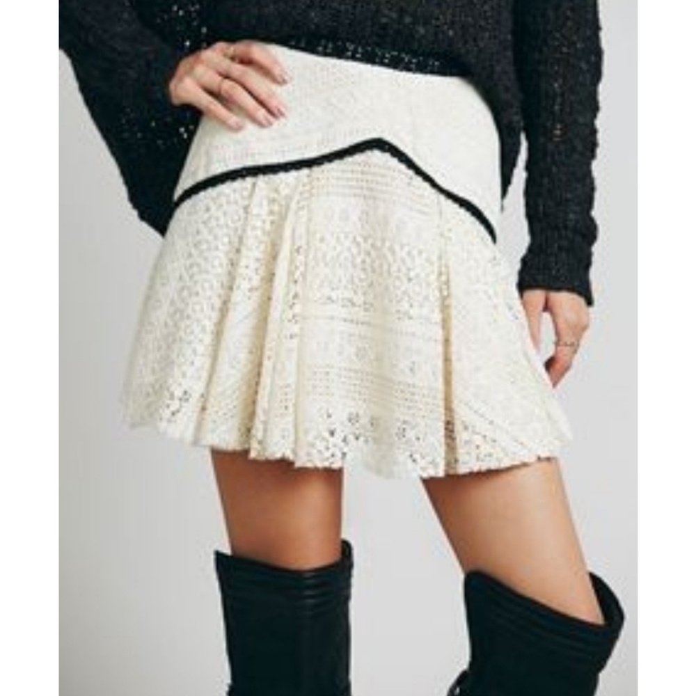 Free People Apple of my eye miniskirt white black lace 10